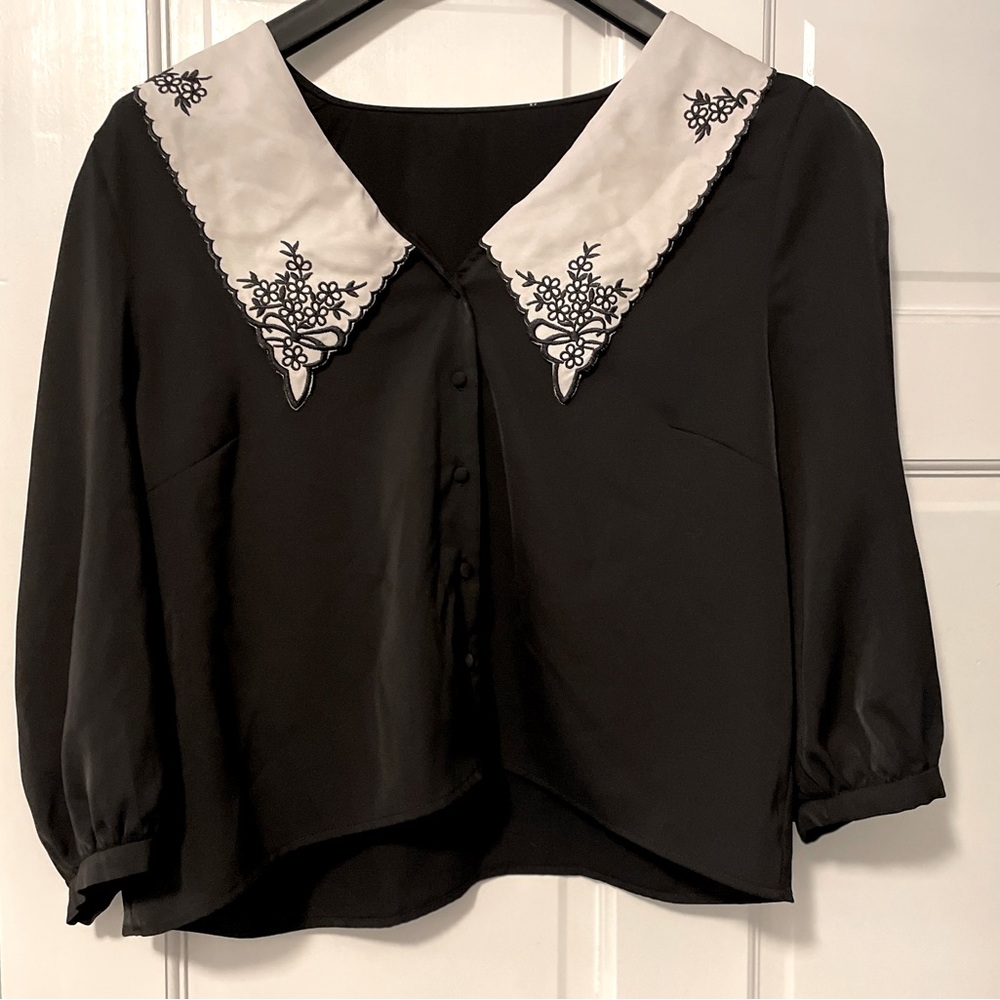 Beautiful black xl top.